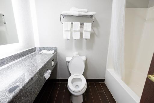 Countryside Inn and Suites - Housity