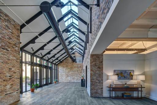 Surety Hotel - Housity