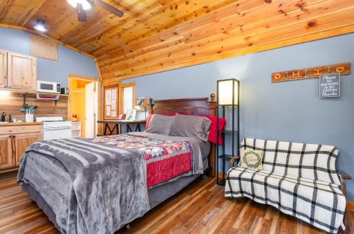 Acorn Cottage at Hocking Vacations - Housity