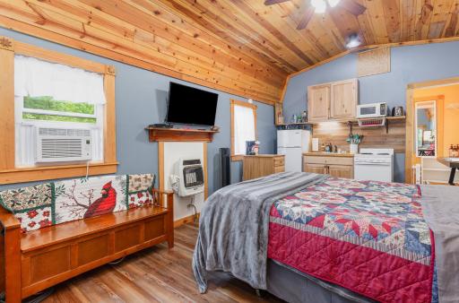 Acorn Cottage at Hocking Vacations - Housity