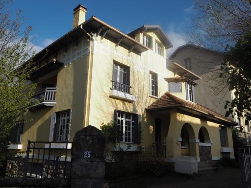 Pyrénées - Le Nid d'Ax - Housity