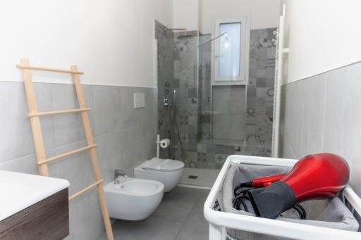 RobertONE Guest House - Housity