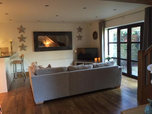 The Apple Shed - Housity