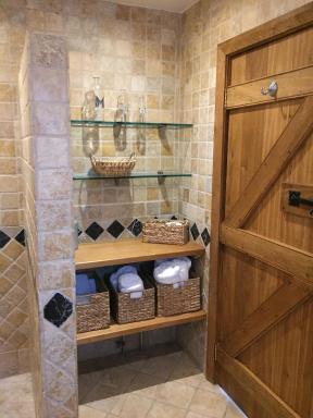 The Apple Shed - Housity