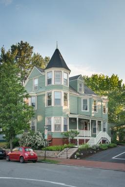 The Chadwick Bed and Breakfast - Housity