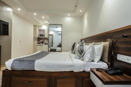 Red Rose Homestay - Rooms with Kitchenette - Housity