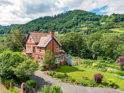 Outstanding Llangollen Riverside Apartment - Housity