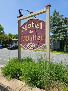 Motel de l'Outlet - Housity