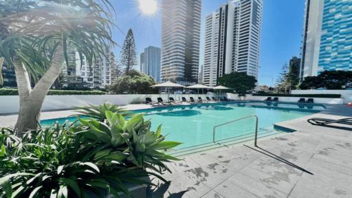 Large Modern 3 Bedroom Apartment With City Views - CoastHM - Housity