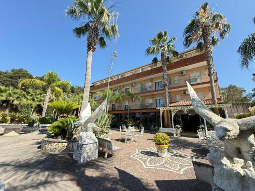 Hotel Happy Days - Housity