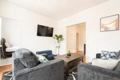 Cozy 3 BR for U Near Manhattan View, 15 Min to NYC - Housity
