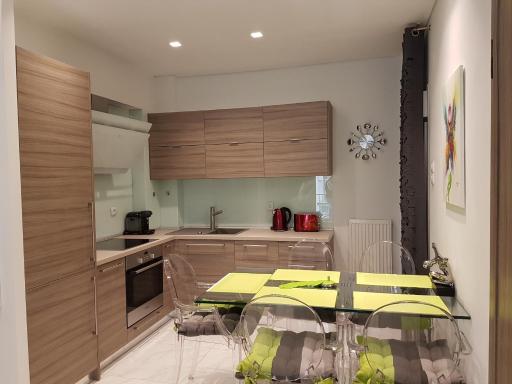 Laura White Tower Apartment - Housity