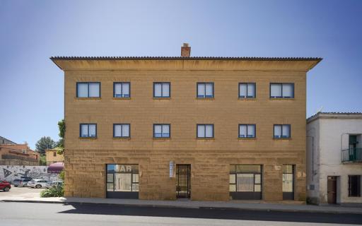 Hotel Villa de Ayerbe - Housity