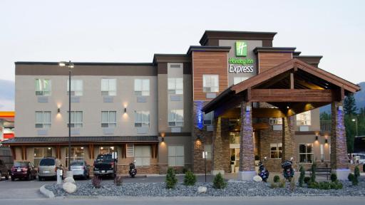 Holiday Inn Express Golden-Kicking Horse by IHG - Housity