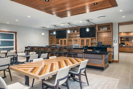 Four Points by Sheraton Bedford Manchester Airport - Housity