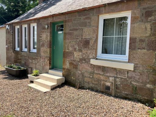 Wee Lyon Cottage Maybole 2 Bedroom Sleeps 4 - Housity