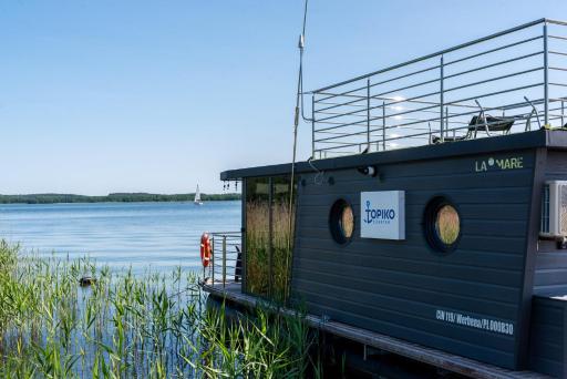 Domek na wodzie Topiko Czarter - jezioro Mamry - Housity