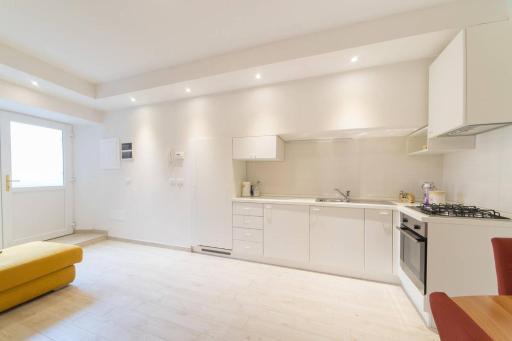 La Casa nel Borgo sul Lago - Housity