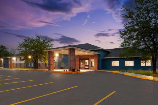 AmericInn by Wyndham Reedsburg - Housity
