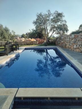 Bella Guesthouse with Garden, Pool & Jacuzzi - Housity