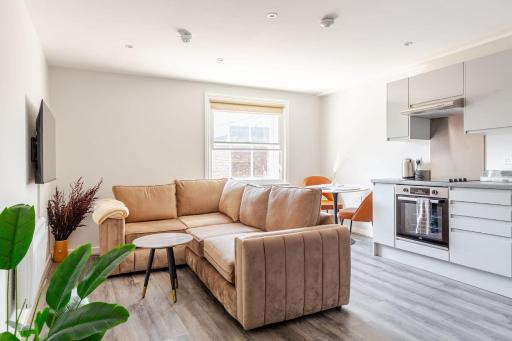 Large 2-Bedroom Apartment, Liverpool City Centre - Sleeps up to 10 - Hizvo
