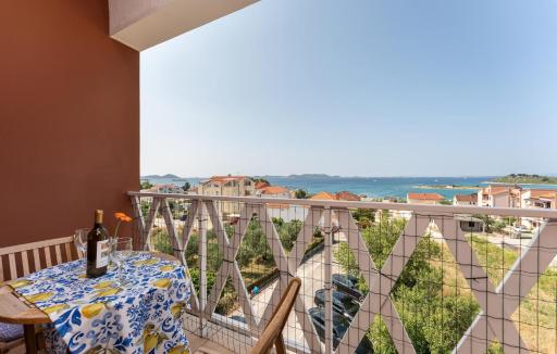 Gorgeous Apartment In Pakostane With Wifi - Housity