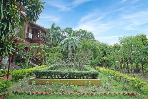 Whispering Woods Inn - Housity