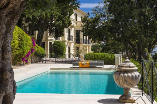 Luxurious Villa Overlooking Monaco - Housity