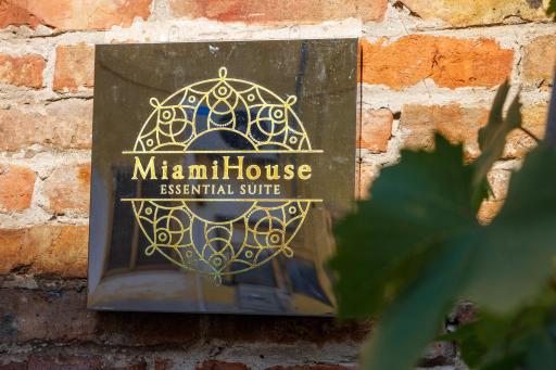 MiamiHouse Essential Suite - Housity