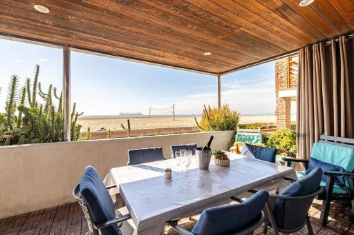 Oceanfront Oasis - Housity