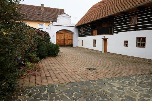 Penzion U Rybníka - Housity
