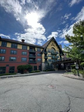 The Appalachian Hotel at Mountain Creek Resort - Pool, Hot Tub & Sauna - Housity