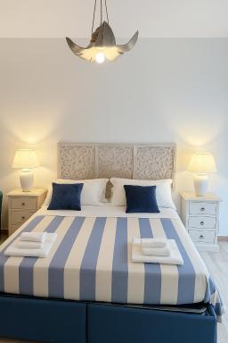 Frangipani HOUSE Cagliari luxury huge apartment city center with lift - Hizvo