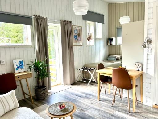 Lilla huset Bed & Breakfast - countryside guesthouse, free parking - Housity