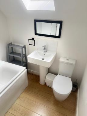 Dream Weaver 2 Bedroomed cottage on The Bay, Filey with on-site gym and swimming pool - Housity