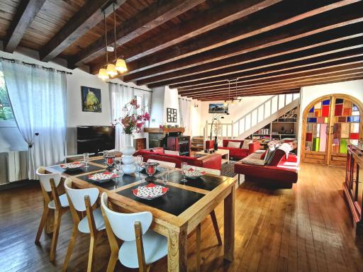Grande maison au cœur d'un village historique avec terrasse et WIFI inclus - FR-1-582-308 - Housity
