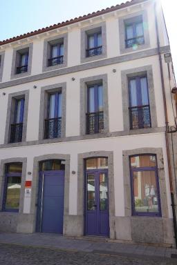 VILLAGRADO Suites - Housity