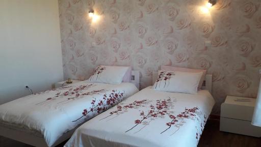 La Maison en Cézallier - Roses - Housity