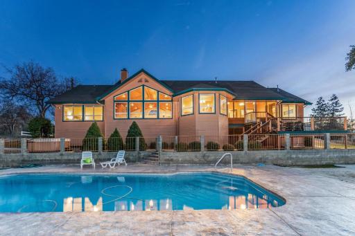 Yosemite Adventure House w Pool, Hot Tub, Game Room - Housity