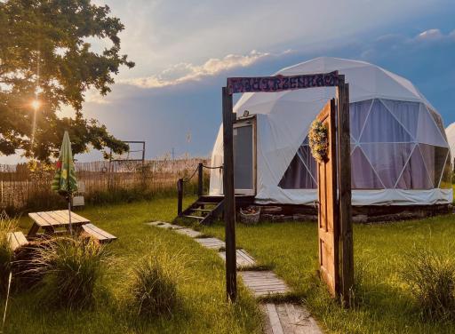 Glamping Stacja Zieleniec w Nałęczowie - Housity