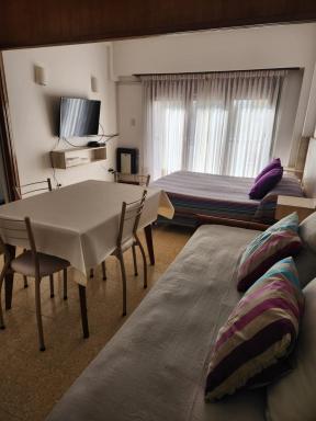 Hermoso ambiente frente a la Catedral excelente wifi - Housity