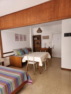 Hermoso ambiente frente a la Catedral excelente wifi - Housity