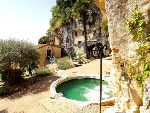 Chez Les Grottes - Housity