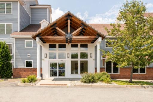 White River Inn & Suites - Housity