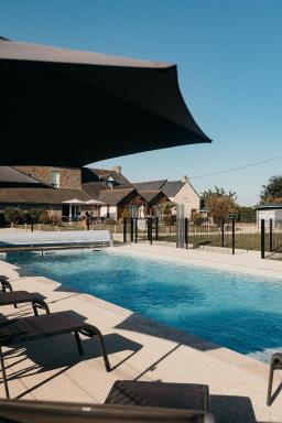 Hôtel Le Chatellier - Piscine chauffée d'avril à octobre - Housity