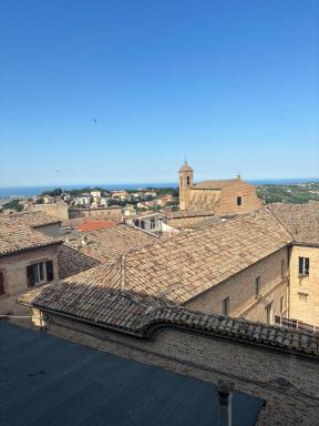 BB Da Primo la vista sul borgo Potenza Picena - Housity