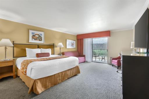 Best Western Plus Arroyo Roble Hotel & Creekside Villas - Housity
