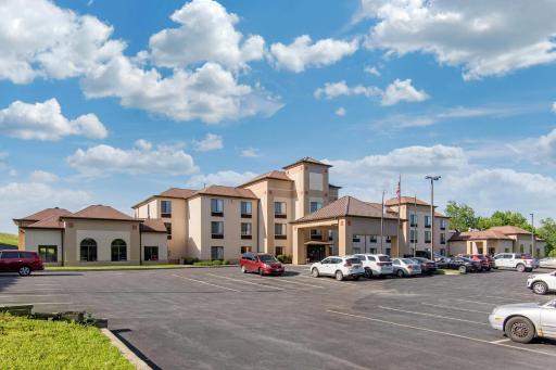 Comfort Inn & Suites Cooperstown - Milford - Housity