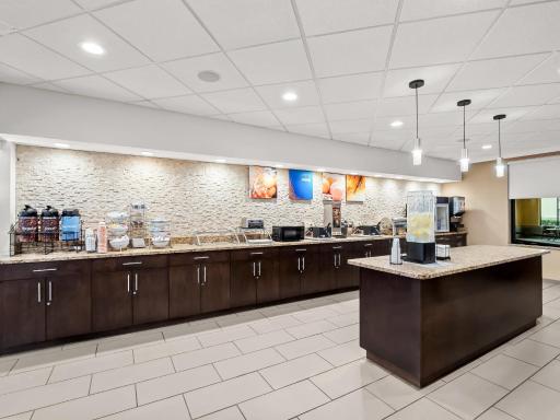 Comfort Inn & Suites Allen Park - Dearborn - Housity