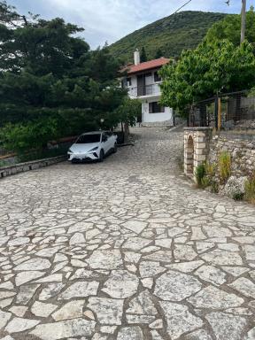 Gourgiana Apartments - Housity